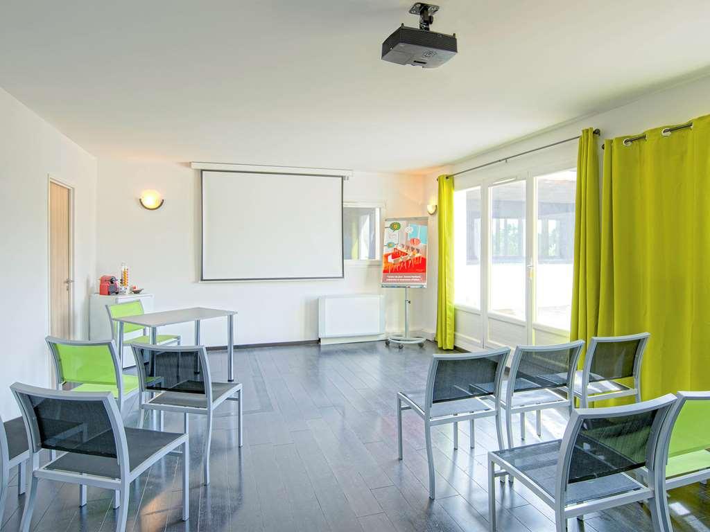 Ibis Styles Pertuis Portes Du Luberon Instalações foto